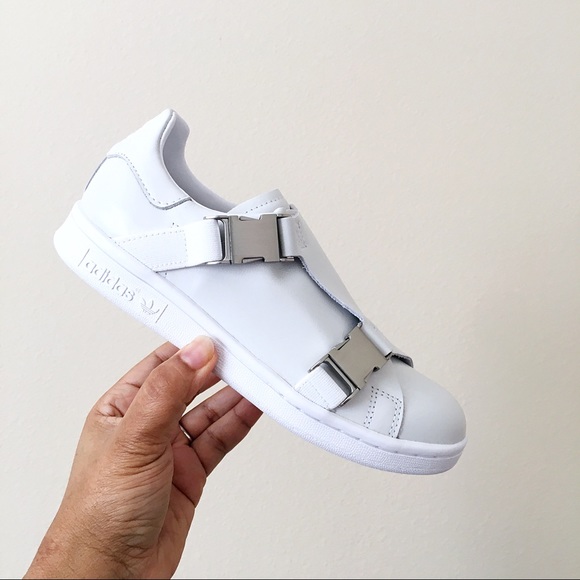 stan smith buckle
